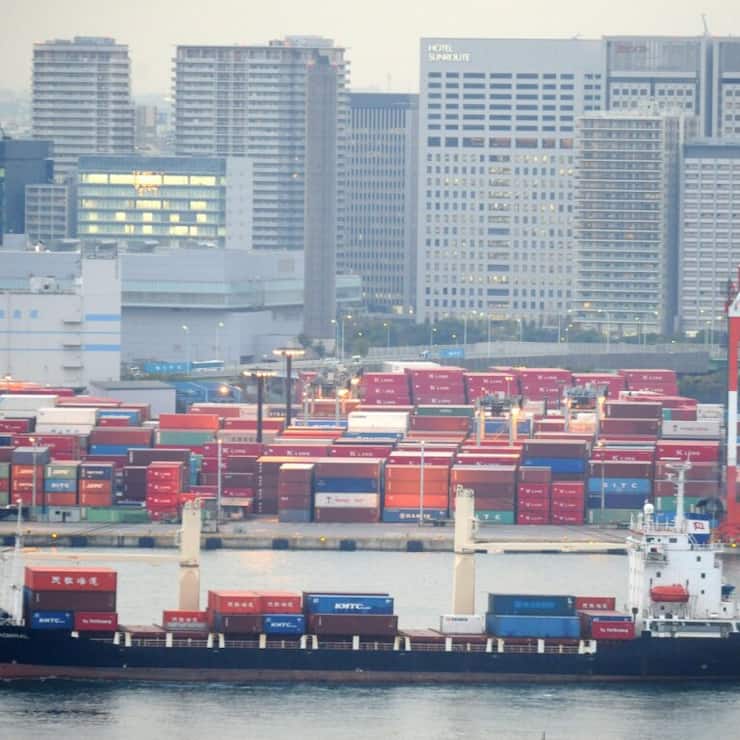 Au total, tous pays confondus, les exportations du Japon ont reculé de 0,1 % en août sur un an, leur quatrième mois de recul consécutif, mais un repli bien moins prononcé que la baisse de 2,0% prévue par les analystes. Les importations de l'archipel ont elle diminué de 5,2% sur un an.