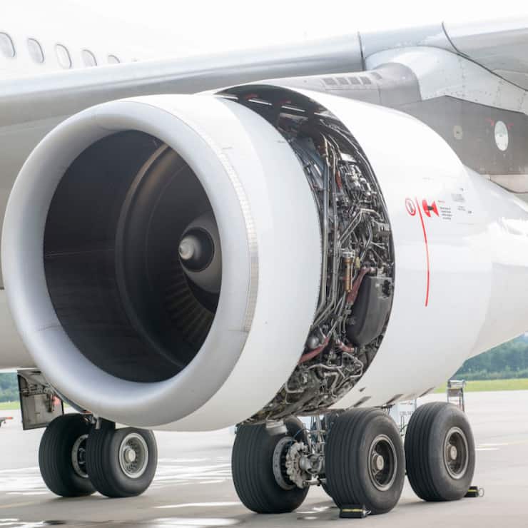 La détonation survenue dans le moteur a laissé apparaître une flamme, selon des images vidéo diffusées par le site en ligne du Blick. Les passagers ont finalement pu décoller à bord d'un avion de remplacement (photo symbolique).