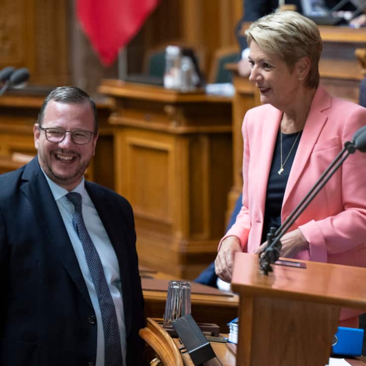 Le centriste valaisan Philipp Matthias Bregy et Karin Keller-Sutter étaient opposés mercredi au National sur la question de l'imposition des couples. La présidente de la Confédération a eu gain de cause (archives).