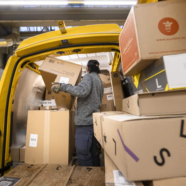 Le retour des paquets commandés en ligne correspond à l'empreinte écologique annuelle de 5000 personnes en Suisse (archives).