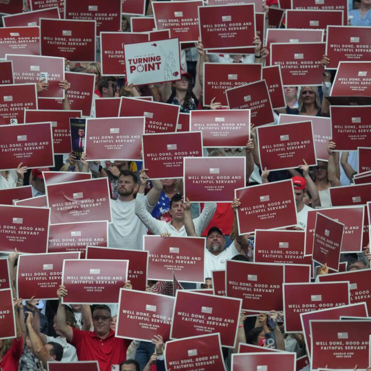 Le stade de Gépendale, d'une capacité de 60'000 places, était rempli pour l'hommage à Charlie Kirk