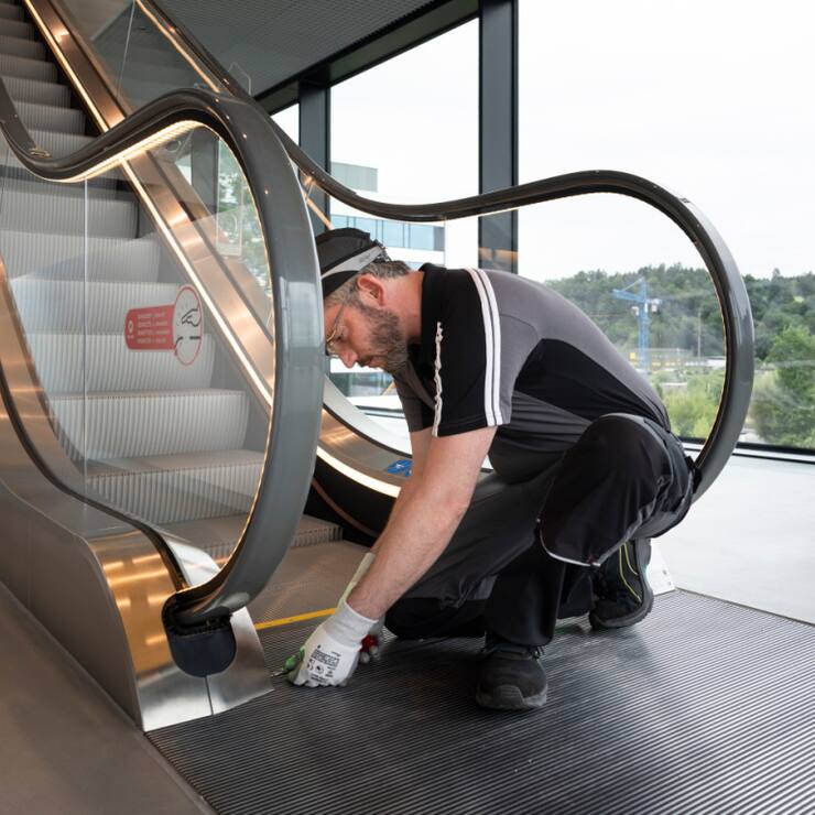 Le contrat comprend de nouvelles installations, des rénovations et des services de maintenance (archives).