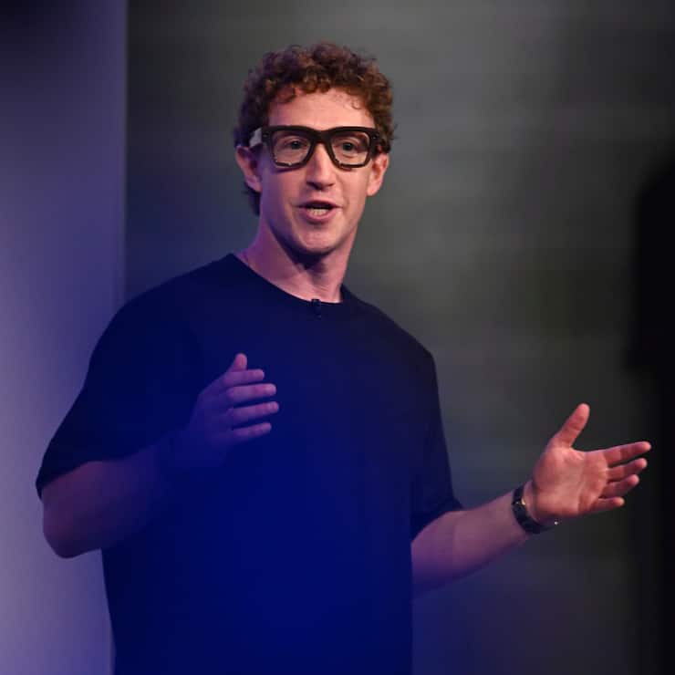 "Nous avons placé des centaines de millions de jeunes dans des comptes pour adolescents sur Instagram, Facebook et Messenger, et maintenant nous les étendons aux adolescents du monde entier sur Facebook et Messenger", a indiqué le groupe Meta jeudi,dont Mark Zuckerberg est le CEO.