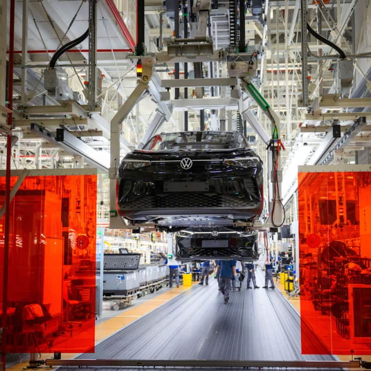 Volkswagen va suspendre de façon temporaire la production sur deux sites allemands consacrés aux modèles électriques, en réaction à une demande moins forte que prévu. (archives)