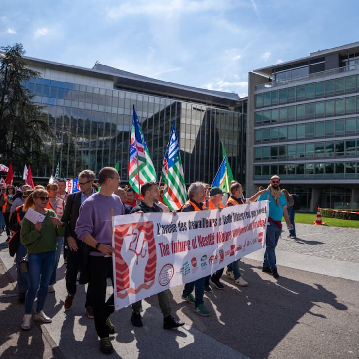 Les délégations avaient fait le déplacement depuis sept pays d'Europe pour manifester devant le siège de Nestlé à Vevey.