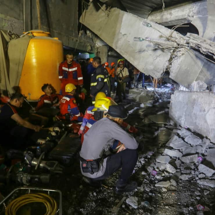 Les secours sont à la recherche des nombreuses personnes portées disparues.