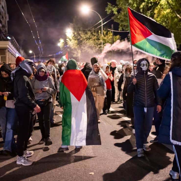 Des centaines de personnes se sont rassemblées mercredi soir à Lausanne peu après l'interception de la flottille pour Gaza afin de protester contre cette intervention d'Israël.
