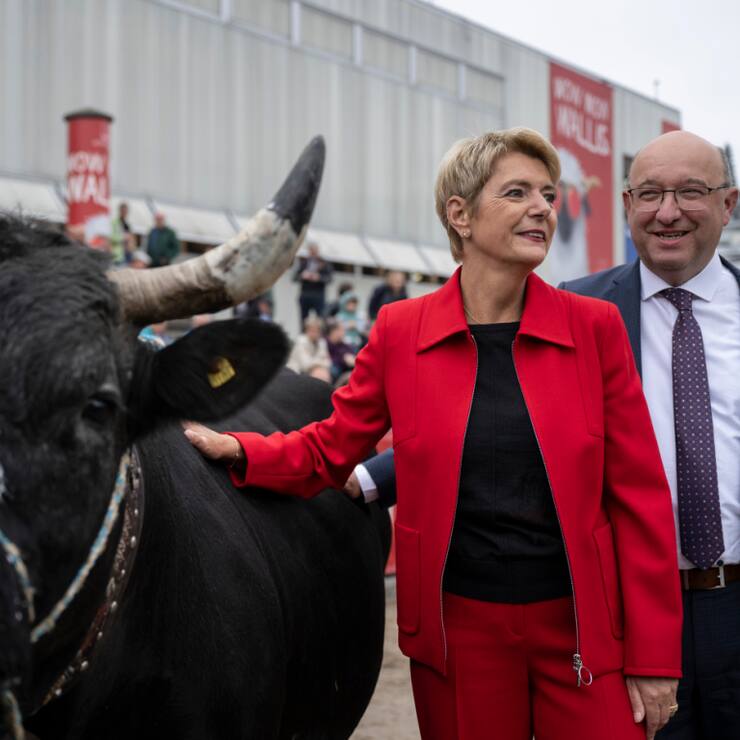 Après avoir inauguré la 82e Olma, la présidente de la Confédération Karin Keller-Sutter a visité la foire agricole.