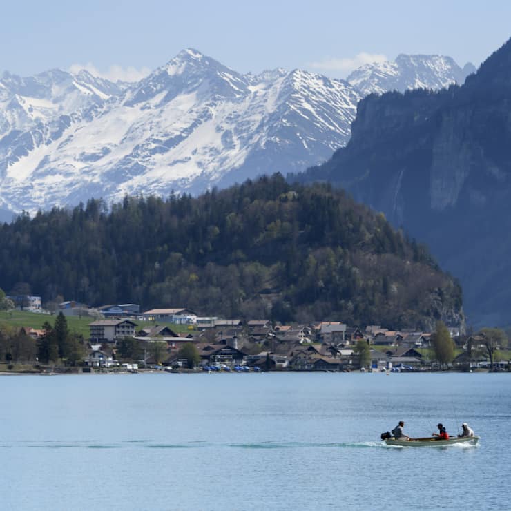 Plusieurs milliers de litres de carburant diesel se sont déversés jeudi après-midi dans le lac de Brienz dans le canton de Berne (archives).