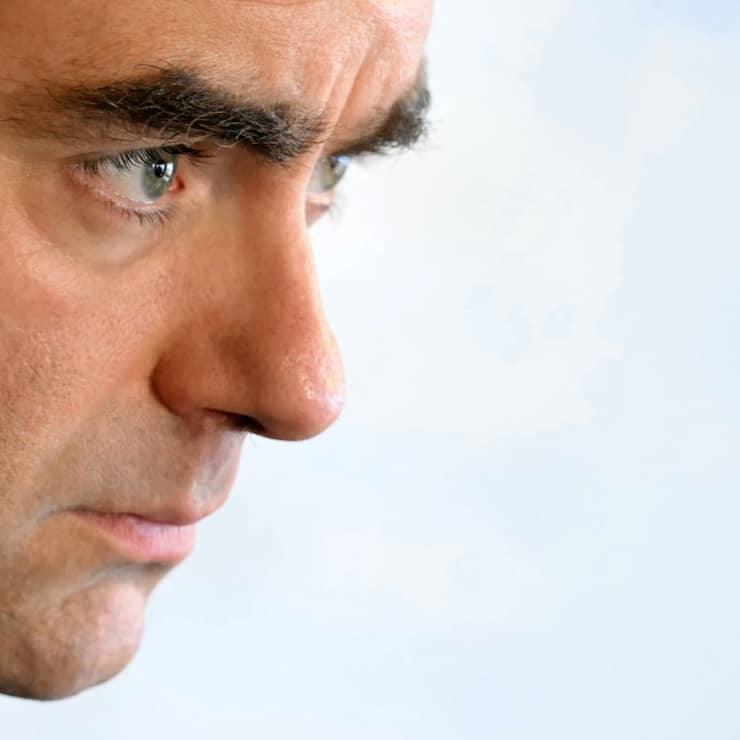 La France traverse une interminable période d'instabilité politique depuis la dissolution de l'Assemblée nationale en juin 2024 par le président Emmanuel Macron, qui a abouti à une chambre sans majorité et à une succession de quatre Premiers ministres, dont le dernier en date, Sébastien Lecornu.