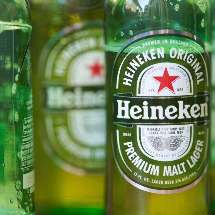 Le brasseur néerlandais Heineken a annoncé mardi une importante réorganisation de son siège social à Amsterdam, avec la suppression ou le transfert de 400 postes. (archive)