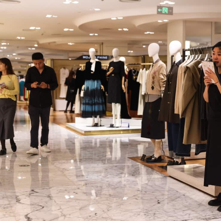 La déflation, appréciée des consommateurs, est considérée comme un phénomène dangereux pour l'économie car elle incite les ménages à reporter leurs achats dans l'espoir de prix encore plus bas. (archive)