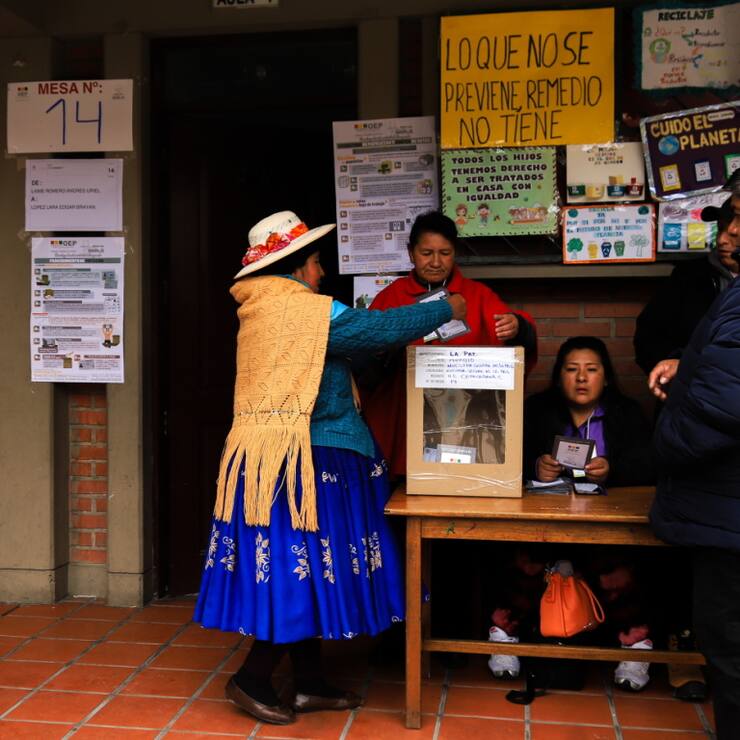 Les Boliviens se sont rendus aux urnes dimanche pour le second tour de l'élection présidentielle, qui doit départager deux candidats de droite.