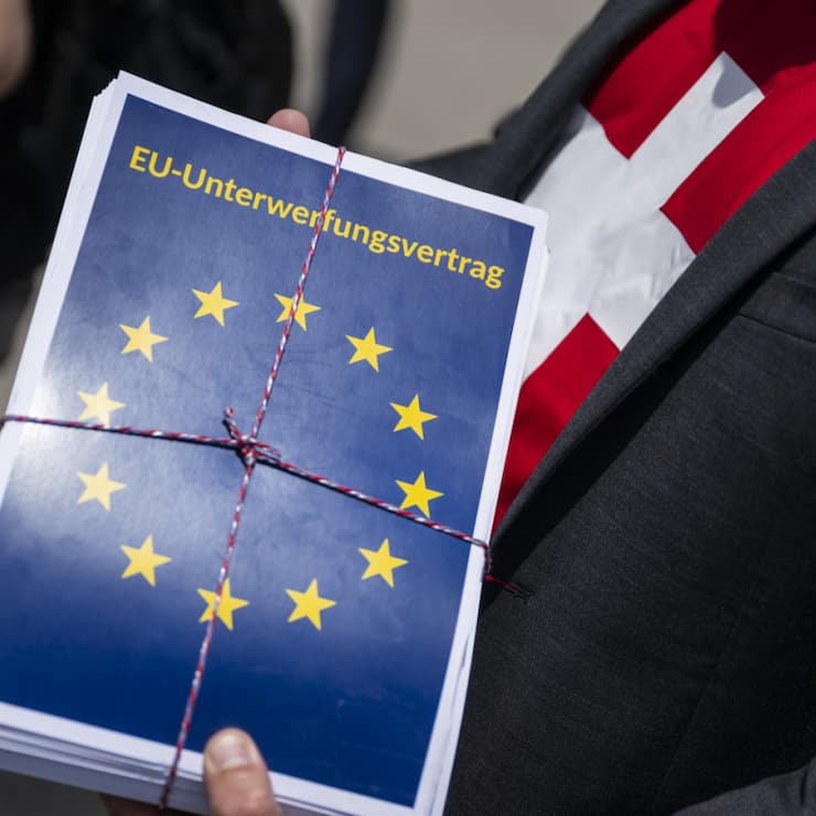 Les élites interrogées se montrent nettement plus favorables au dernier paquet d'accords entre la Suisse et l'UE que la population, encore indécise, selon le sondage publié par Le Temps à l'occasion du Forum des 100 (Photo d'illustration).