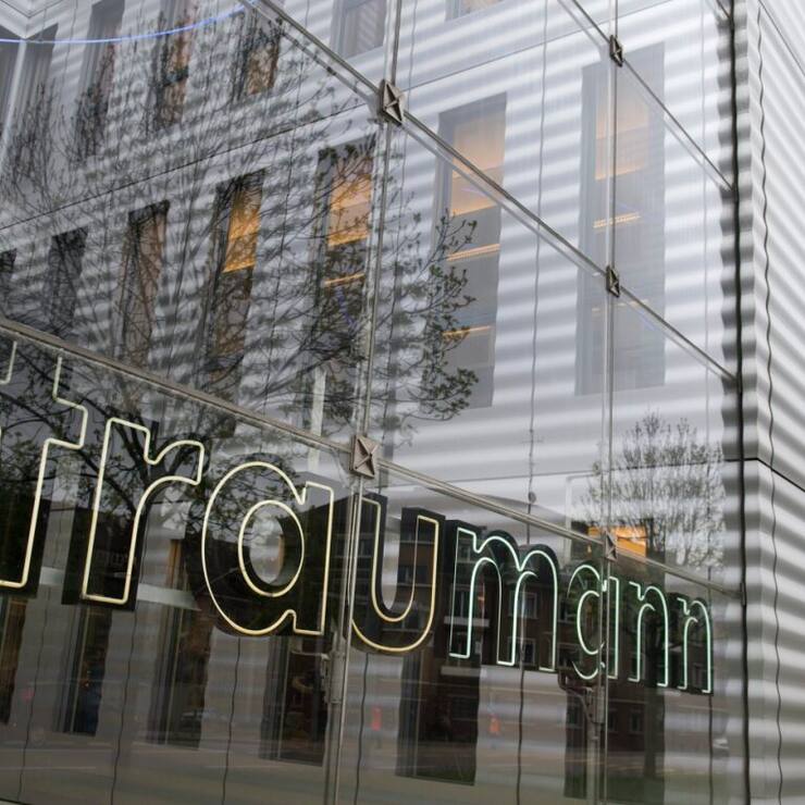 Entre juillet et septembre, le chiffre d'affaires de Straumann a grimpé de 8,3% sur un an à 602,2 millions de francs, contre 585,5 millions sur la même période en 2024, indique mercredi dans un communiqué le fabricant d'implants dentaires, dont le siège est à Bâle.