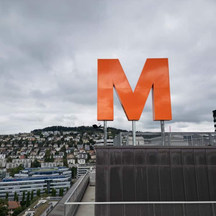 Migros annonce une hausse de la masse salariale pour 2026 après une année 2024 marquée par les suppressions d'emplois.