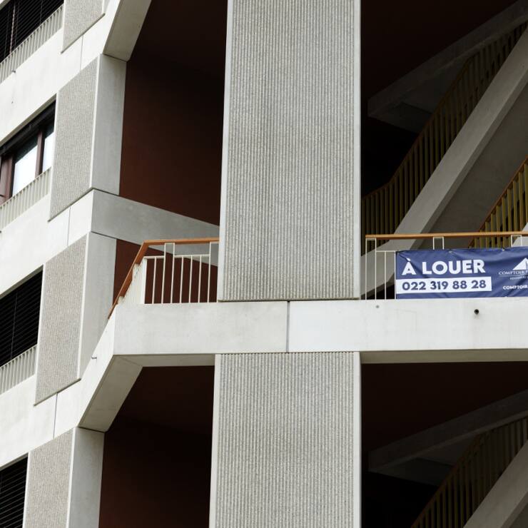 Jouant sur l'adage selon lequel ce qui est rare est cher, les prix de loyers constituent un pilier durable du renchérissement en Suisse. (archive)