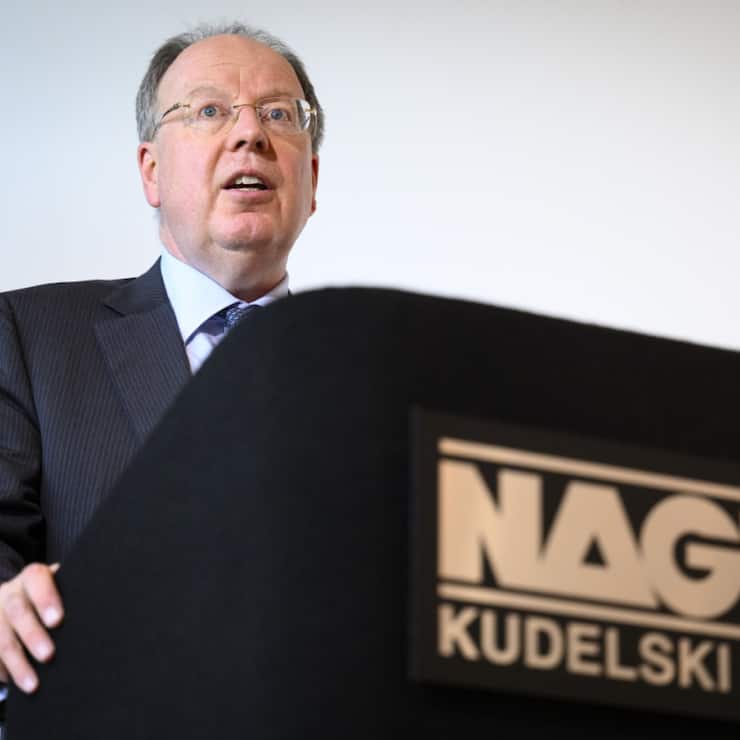 L'histoire de l'enregistreur portable Nagra commence avec un Polonais réfugié, Stefan Kudelski.  Son fils André Kudelski a repris la tête du groupe en 1991. Photo: lors d'une conférence de presse à Cheseaux (VD) en février 2023.