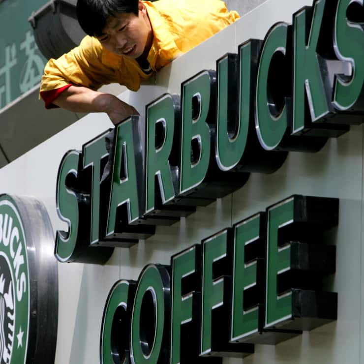 Starbucks a notamment pâti d'un ralentissement de la consommation sur fond de morosité économique ainsi que de la montée en puissance de la concurrence, en particulier la start-up locale Luckin Coffee. (archives)