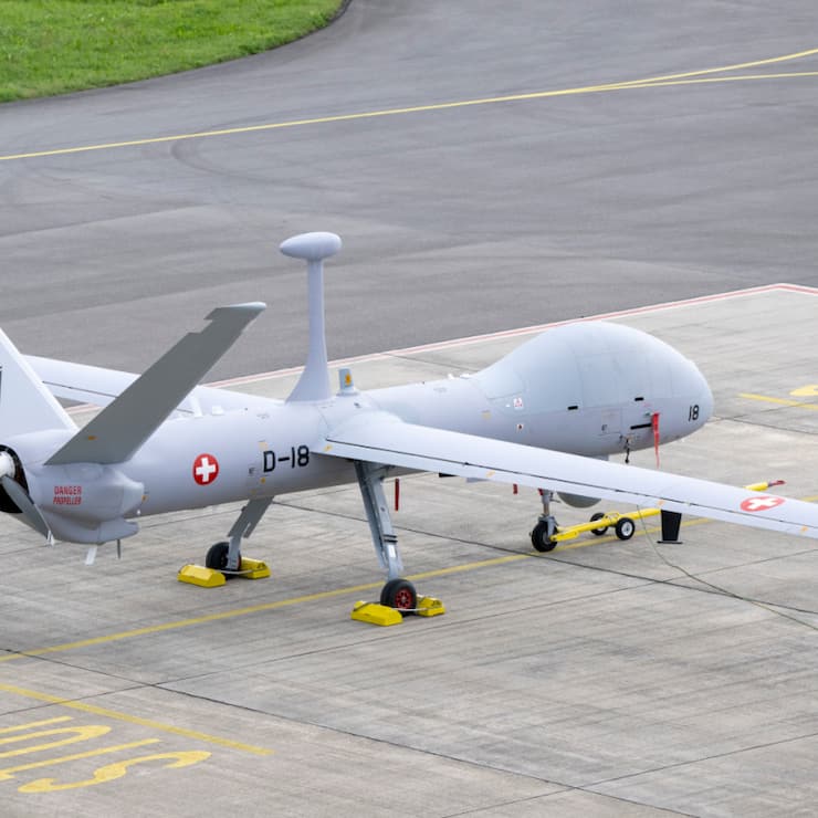 Un drone de reconnaissance Elbit sur l'aérodrome militaire d'Emmen (LU). Tous les drones et le matériel correspondant doivent être livrés aux Forces aériennes d'ici fin 2026, soit environ sept ans plus tard que prévu (archives).
