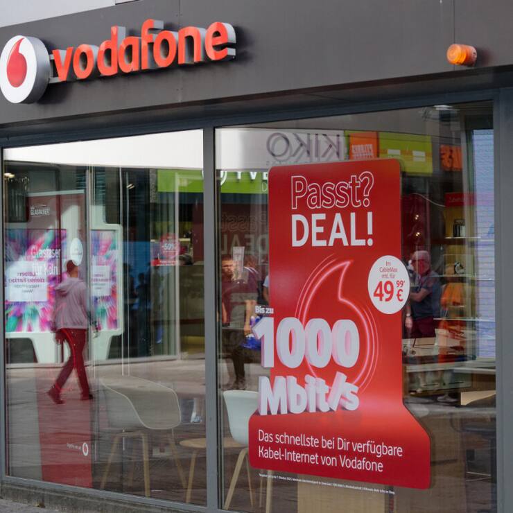 Face à des performances en berne ces dernières années, Vodafone a supprimé 10'000 emplois, vendu ses branches espagnoles et italiennes et a bouclé sa fusion avec l'opérateur Three au Royaume-Uni. (archives)