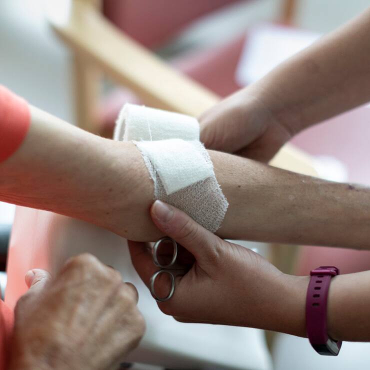 Présente dans plus de 60 pays, l'entreprise, qui emploie 3800 personnes, a triplé son chiffre d'affaires au cours de la dernière décennie, atteignant 890 millions d'euros en 2024 dont la moitié à l'international. Elle fabrique plus de 80% de ses produits en France, où elle compte 1100 employés.