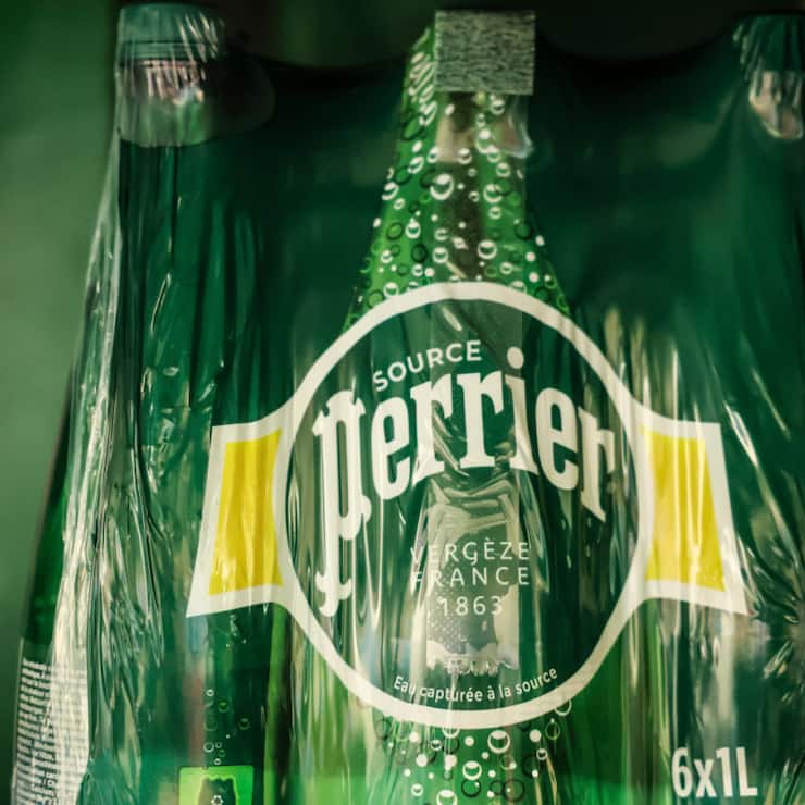 Nestlé Waters &amp; Premium Beverages, qui produit en France les eaux Perrier, Vittel, Contrex ou encore Hépar, conteste "fermement" les demandes d'UFC-Que Choisir, "notamment les allégations mettant en cause la sécurité alimentaire des produits".