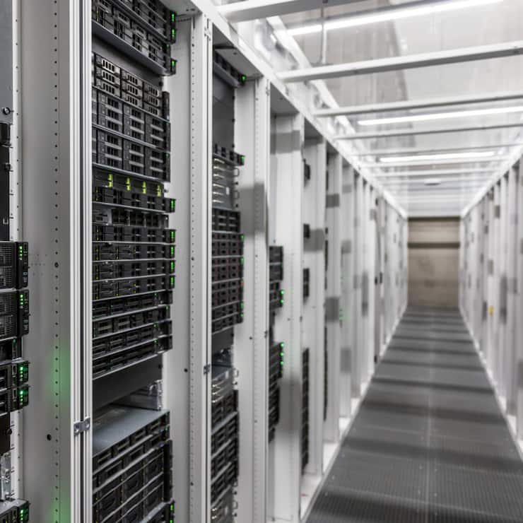 La Commission européenne a ouvert deux enquêtes qui visent à établir si Amazon Web Services et Microsoft Azure, numéros un et deux du secteur, doivent être soumises aux obligations du règlement européen sur les marchés numériques (DMA) (archives).