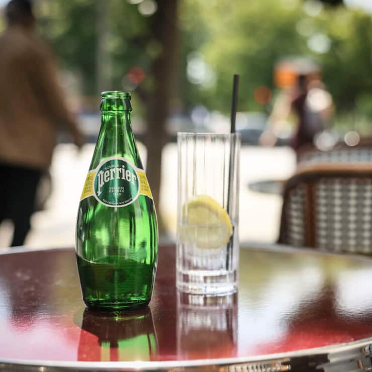 UFC-Que Choisir dénonçait "une vaste tromperie aux consommateurs" de la part de Nestlé Waters, qui a "eu recours à des traitements de désinfection interdits pour tenter, sans aucune garantie, d'endiguer des pollutions et contaminations bactériologiques régulières des eaux brutes (archives).