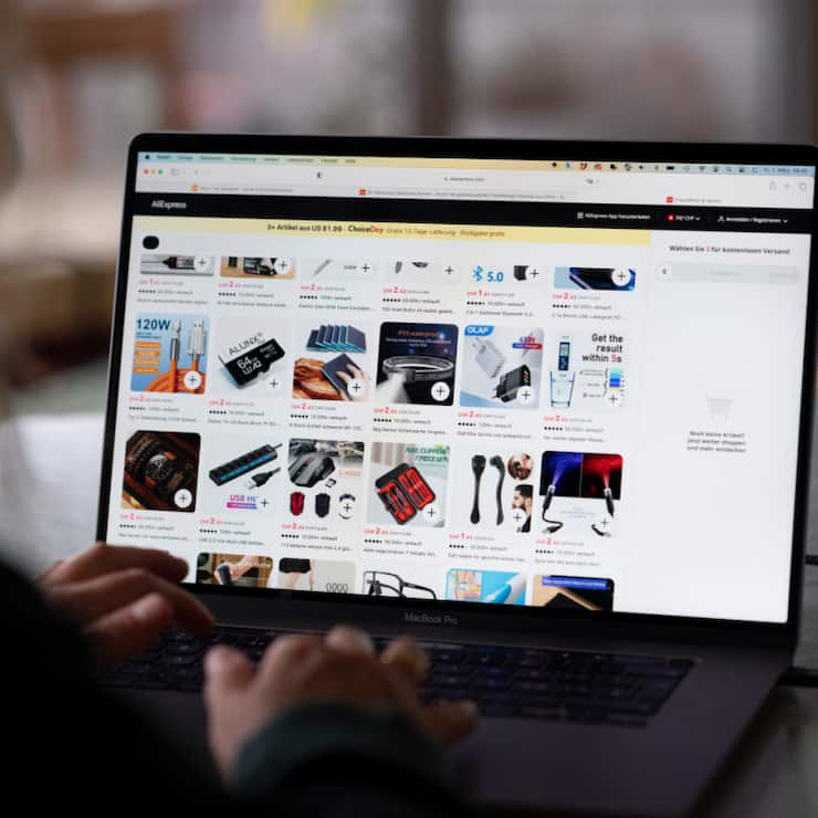 La plateforme de commerce en ligne AliExpress est la propriété du géant technologique chinois Alibaba, tandis que Joom est une plateforme russe fondée en 2016. (archive)