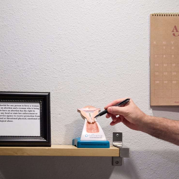 Les femmes portant un stérilet présentent un risque plus ou moins élevé de grossesse extra-utérine selon le degré d'hormones contenues dans le dispositif, selon une étude française (image symbolique).