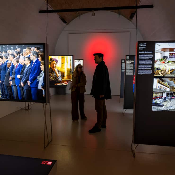 Les  meilleures photos de presse de l'année 2024, suisses ou internationales, sont exposées au Château de Prangins.