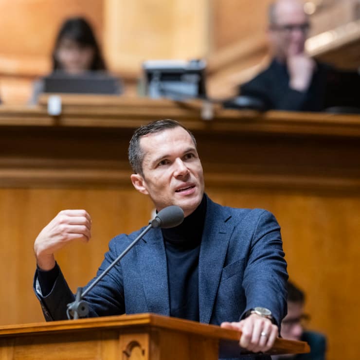 La gauche, ici Jean Tschopp (PS/VD), est montée au créneau pour dénoncer les assouplissements de la loi sur le matériel de guerre.
