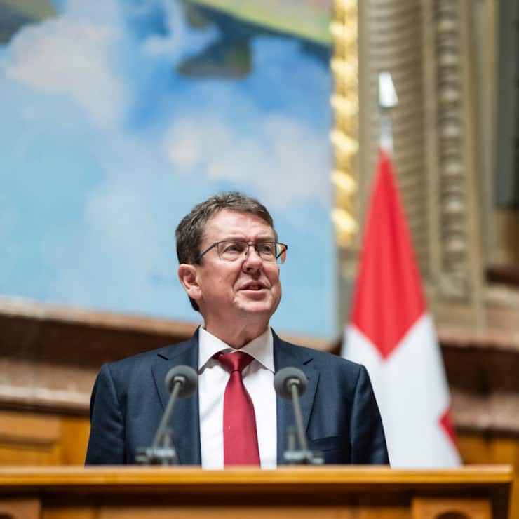 Durant les débats, le ministre des transports Albert Rösti a assuré que, malgré les coupes budgétaires, les transports publics régionaux pourront continuer à remplir leur fonction de desserte de manière appropriée (archives).