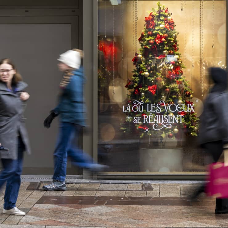 Les Suisses prévoient de dépenser davantage à Noël cette année (archives)