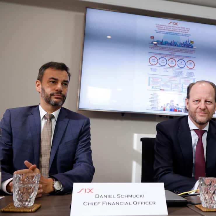 Daniel Schmucki (à gauche) et Jos Dijsselhof avaient été les artisans aussi bien de la vente des services de paiement à Worldline en 2018 que de l'acquisition de la Bourse de Madrid en 2020. (archive(