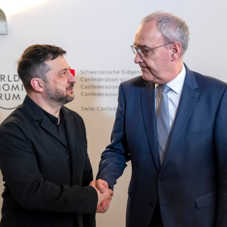 Le président de la Confédération Guy Parmelin rencontrait pour la première fois personnellement son homologue ukrainien Volodymyr Zelensky.