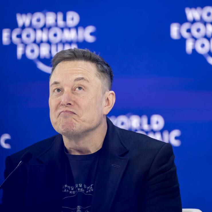 Elon Musk optimiste sur le calendrier pour le déploiement des robots Optimus.