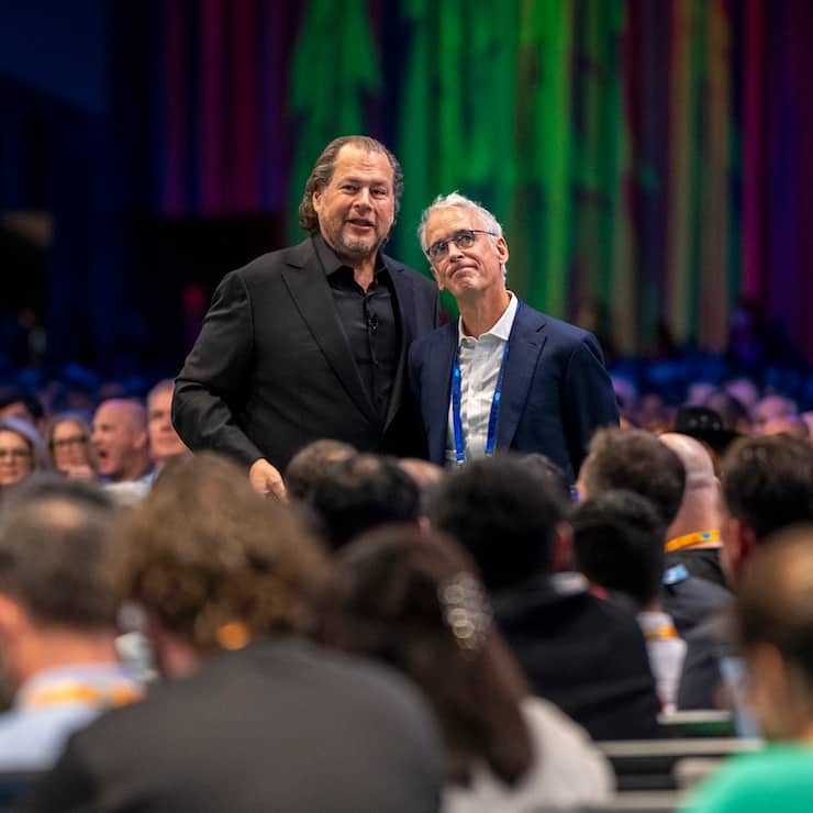 La société a été fondée en 1999 par Marc Benioff (à g.), Parker Harris (à dr.), Dave Moellenhoff et Frank Dominguez.