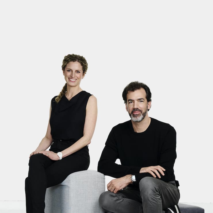 Muriel Ganière et Julien Bernard ont créé une brosse à dents au manche en acier inoxydable, comme celui des outils de chirurgie, dotée d’une tête interchangeable.