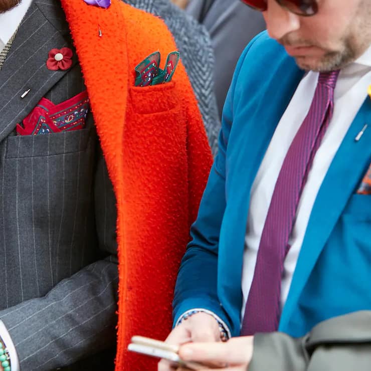 Des cravates multicolores à la Fashion Week de Milan.