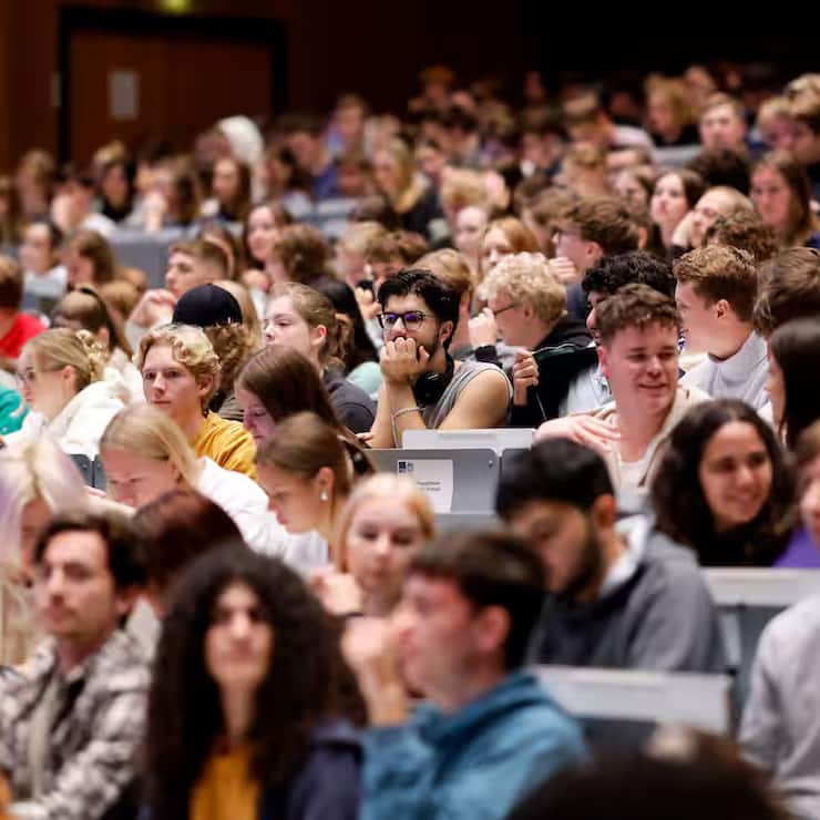 Les étudiants en économie ont de grandes ambitions.