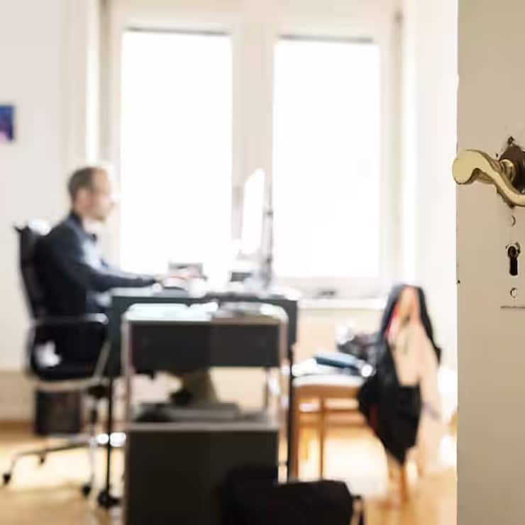 Le nombre d'offres d'emploi proposant la possibilité de travailler à domicile a presque quadruplé par rapport à la période précédant la pandémie.