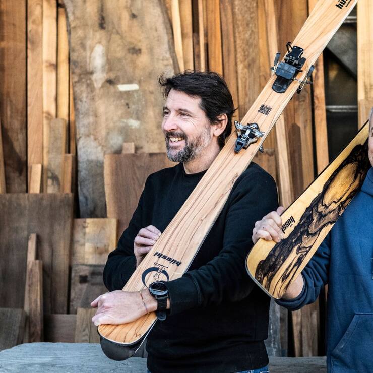 Jean-Michel Perren (à dr.) et Thibaut Preisig produisent quelques dizaines de paires par an.