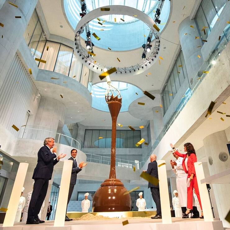 Le chocolatier suisse Lindt & Sprüngli compte 500 boutiques et un réseau de 100 distributeurs à travers le monde.