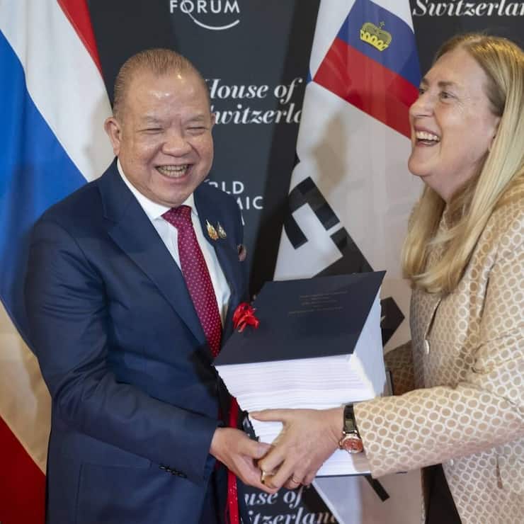 Pichai Naripthaphan et Hélène Budliger Artieda