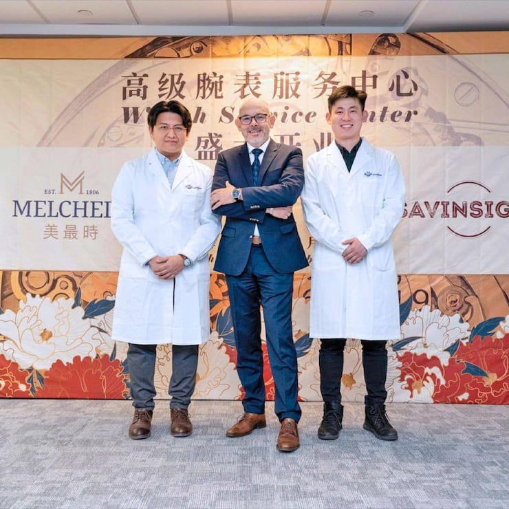 SAVinsight (Roland Hirschi, son CEO, au centre) et Melchers vont former des employés locaux dans leur nouveau centre horloger à Shanghai.