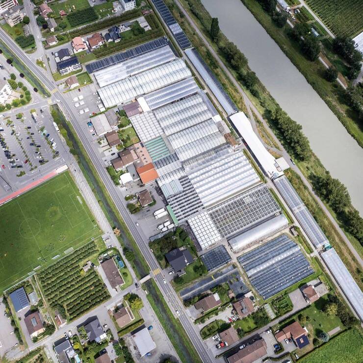 La fermeture de l’entreprise familiale Granges et Guenot est un coup dur pour Fully, qui perd ainsi  son plus grand employeur. Tout se serait précipité à la suite du rachat par Coop des magasins Jumbo.