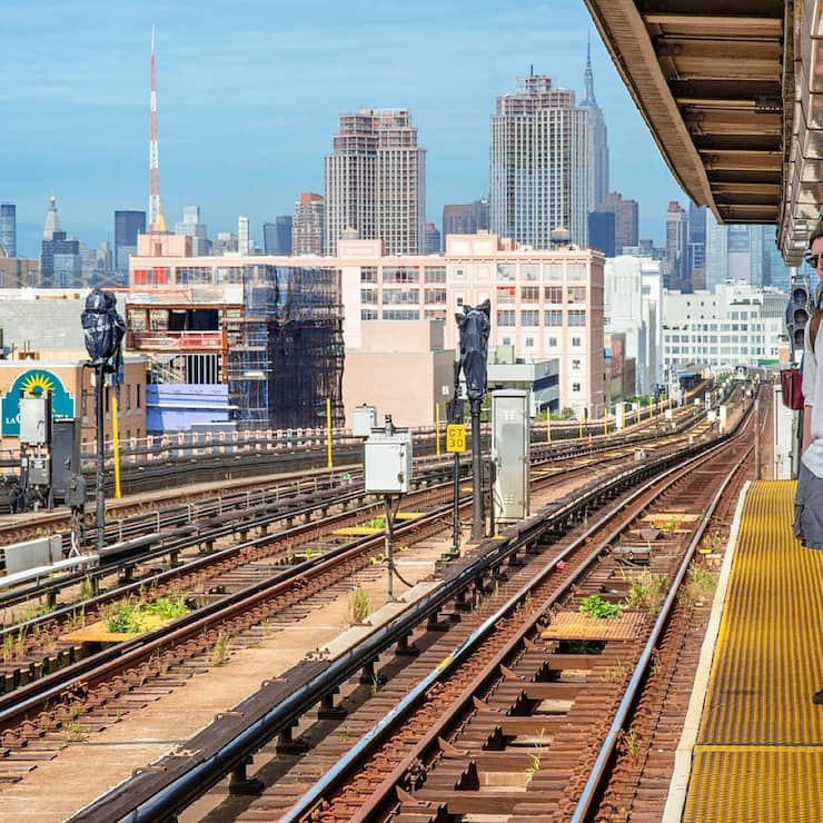 The tracks of the 7 train in Corona, Queens, New York. This elevated subway line runs from Manhattan to Flushing. New York New York USA Copyright: xSergixReboredox/xVWPicsx SRE-EQ0622