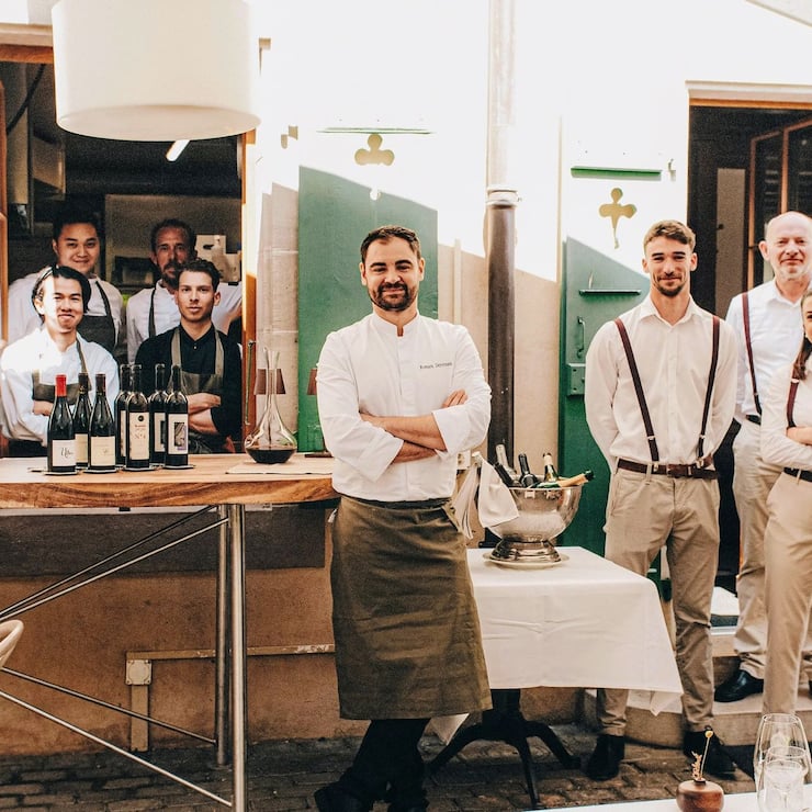 Le chef Romain Desvenain, du Bistrot du Lion d’Or, explique qu’il ne peut pas reporter les 30% de hausse du prix de la viande sur le prix de ses plats.